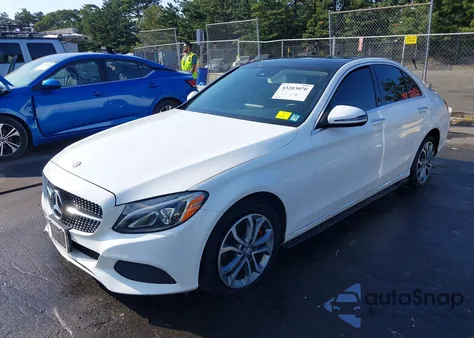 2016 Mercedes-Benz C 300 4Matic из США, поврежденный, VIN WDDWF4KB6GR145943